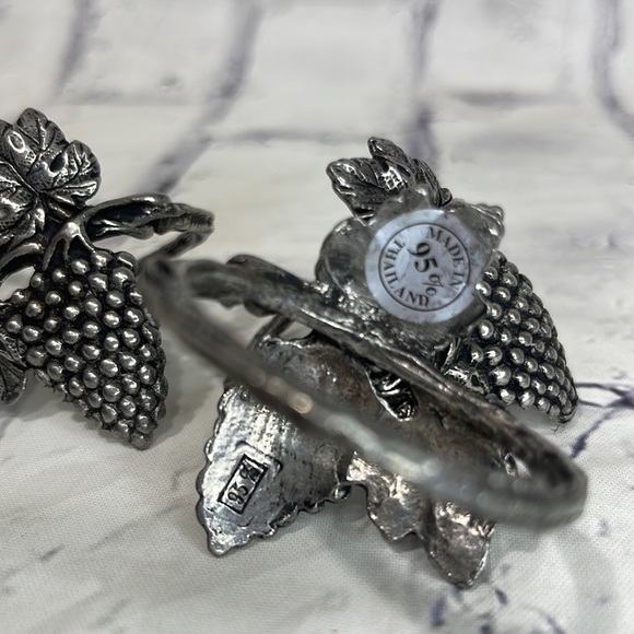 Pewter Napkin Rings Set of 4 Stamped Goddess Grape Vine Leaf Made in Thailand - Picture 5 of 8